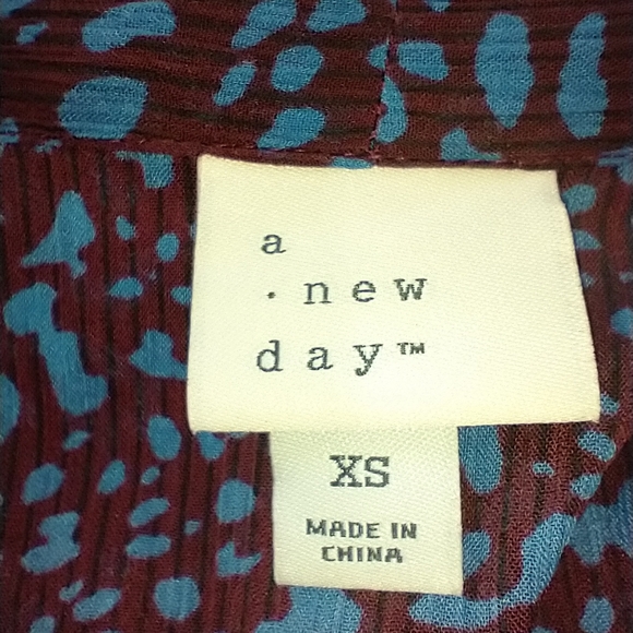 POLY PLEATED SECRETARY DRESS - Picture 3 of 11